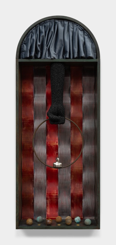 Derek Fordjour

Radial Compass

2023

Mixed media

40 x 16 x 5 inches

101.6 x 40.6 x 12.7 cm

(DF 23/044)