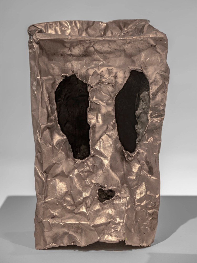 Jon Pylpchuk

ghost bag #3

2023

Bronze

11 x 7 x 5 in

27.9 x 17.8 x 12.7 cm

$5,500