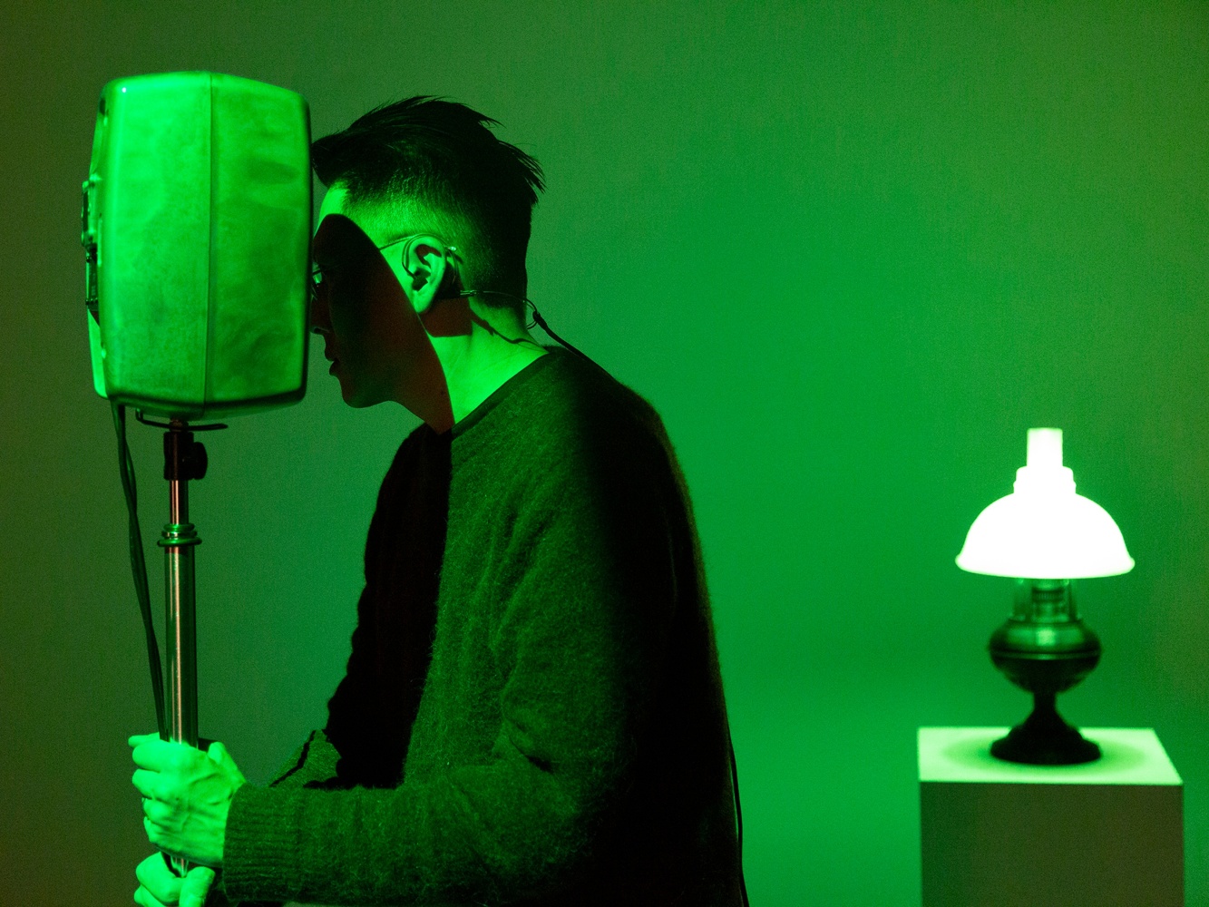 Samson Young

Refrains and variations

2023

For solo performer with computer, MIDI breath controller, automated percussion instruments, speakers, color spotlight, color LED light bulbs, repurposed bottles, carton box, plastic sheets, carpet

Dimensions variable, duration 6h