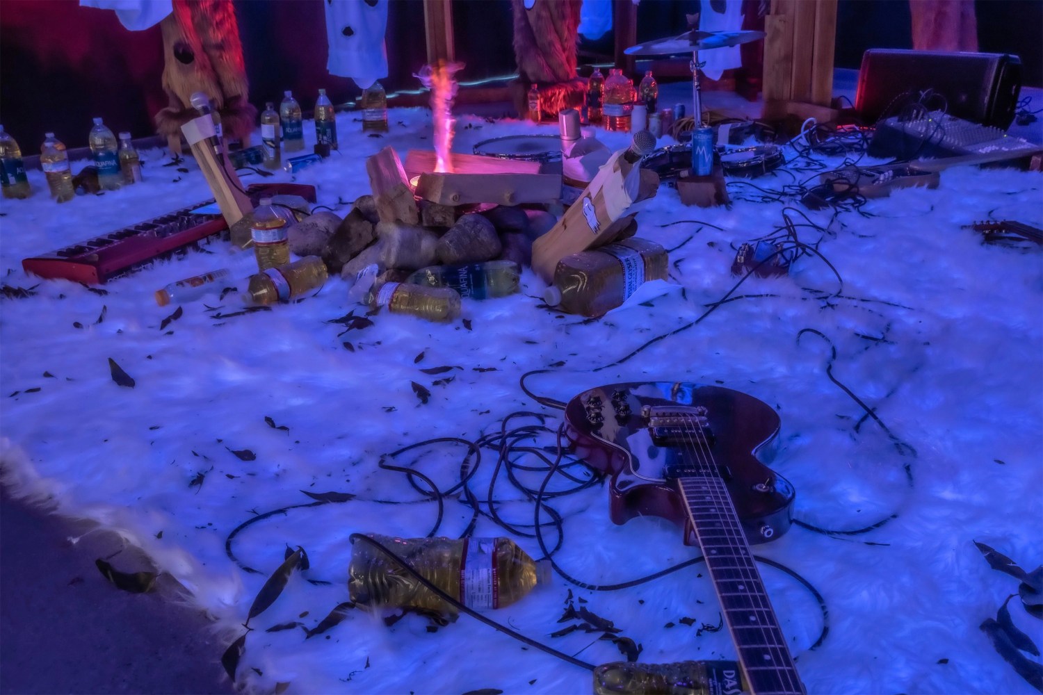 Jon Pylypchuk

i&amp;#39;ve got love for you

2023

Mixed media installation

Dimensions variable

$75,000