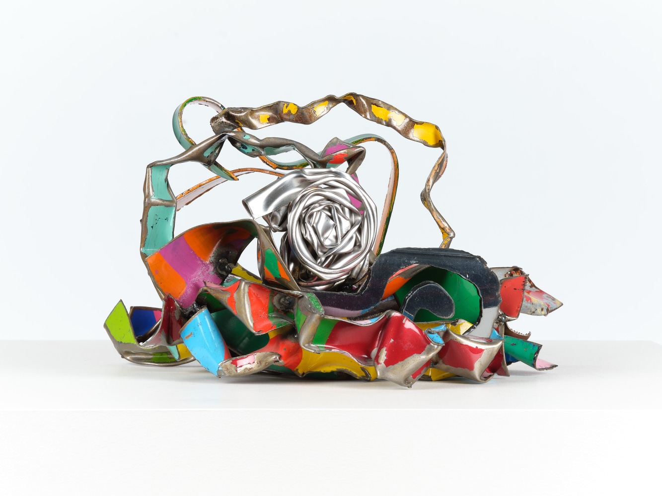 John Chamberlain
BORDERTOWN 63 OPUS 24, 2004
Painted aluminum
7 1/2 x 12 x 13 inches
19.1 x 30.5 x 33 cm