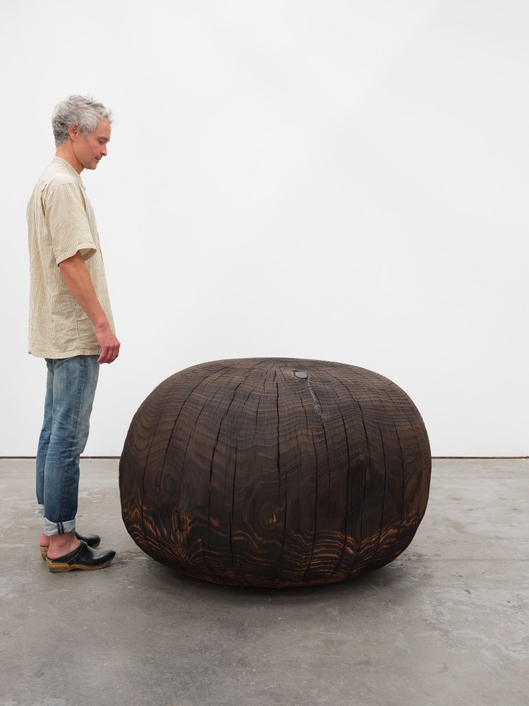 Jesse Schlesinger Untitled (c. o.), 2023 Redwood (salvaged) 32 1/2 x 46 x 46 inches 82.5 x 116.8 x 116.8 cm