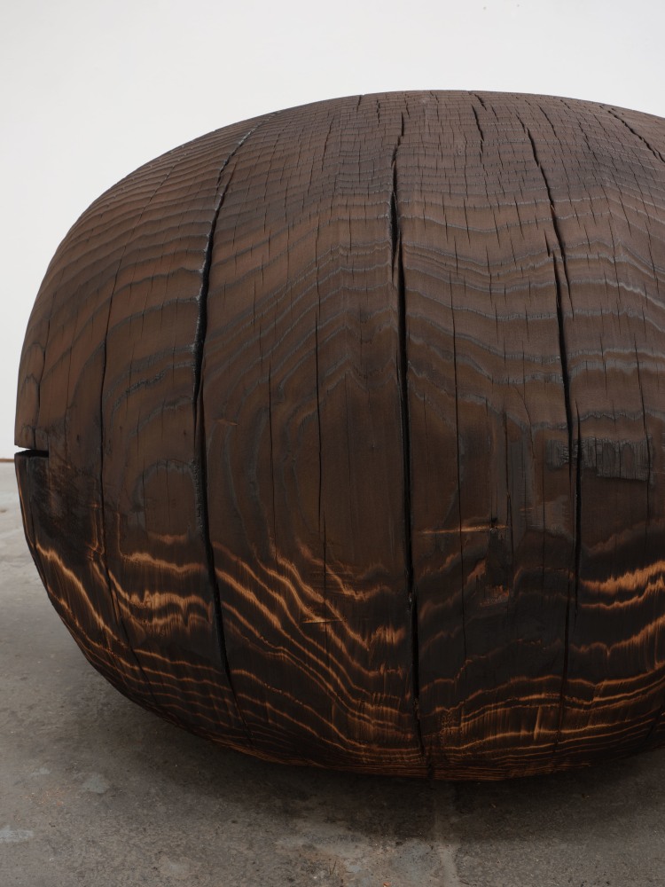 Jesse Schlesinger Untitled (c. o.), 2023 Redwood (salvaged) 32 1/2 x 46 x 46 inches 82.5 x 116.8 x 116.8 cm