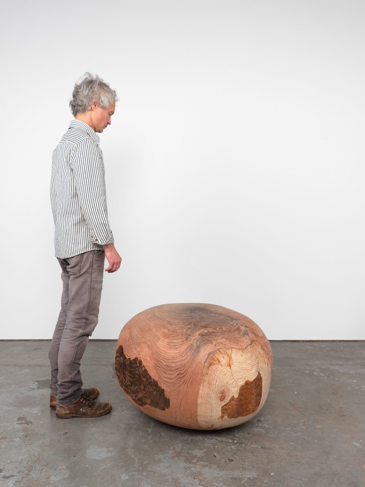 Jesse Schlesinger Untitled (c.o.), 2023 Redwood (salvaged) 23 x 32 x 34 inches 58.4 x 81.3 x 86.4 cm