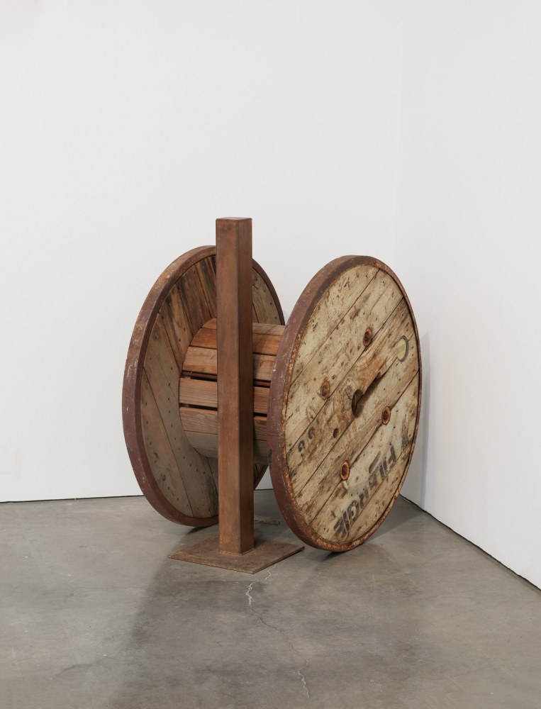 Lucia Nogueira
Full Stop, 1993
Steel post, cable drum
40 1/8 x 22 1/2 x 28 3/4 inches
(101.9 x 57.1 x 73 cm)