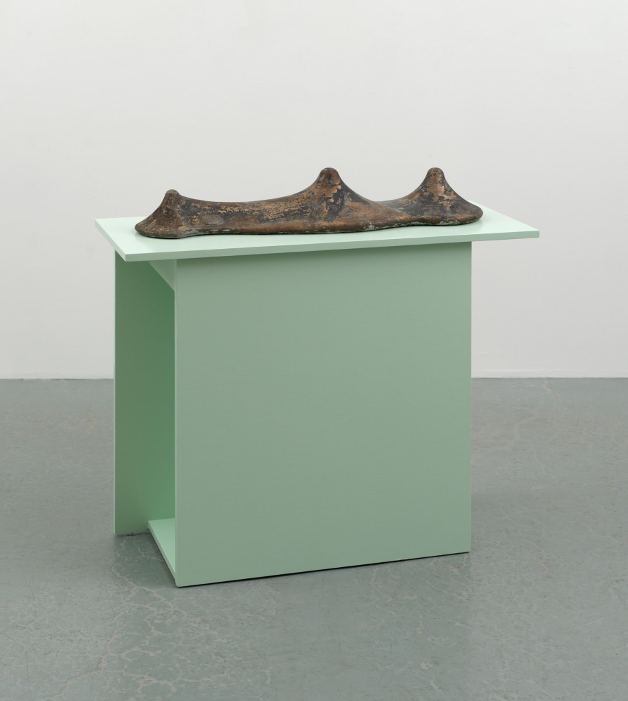 Richard Rezac
Untitled (19-06), 2019
Cast bronze and painted wood
37 3/4 x 37 1/4 x 15 1/4 inches
(95.9 x 94.6 x 38.7 cm)