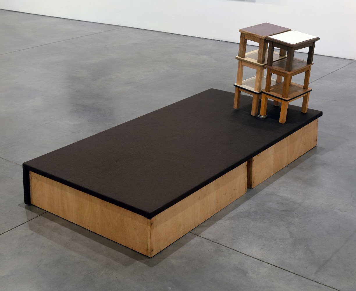Reinhard Mucha
[Eichen] ex Freren, [2009], 1984
Wood, felt, metal, PVC, Linoleum, Formica
34 3/4 x 75 1/4 x 38 3/4 inches
(88 x 191 x 98.5 cm)