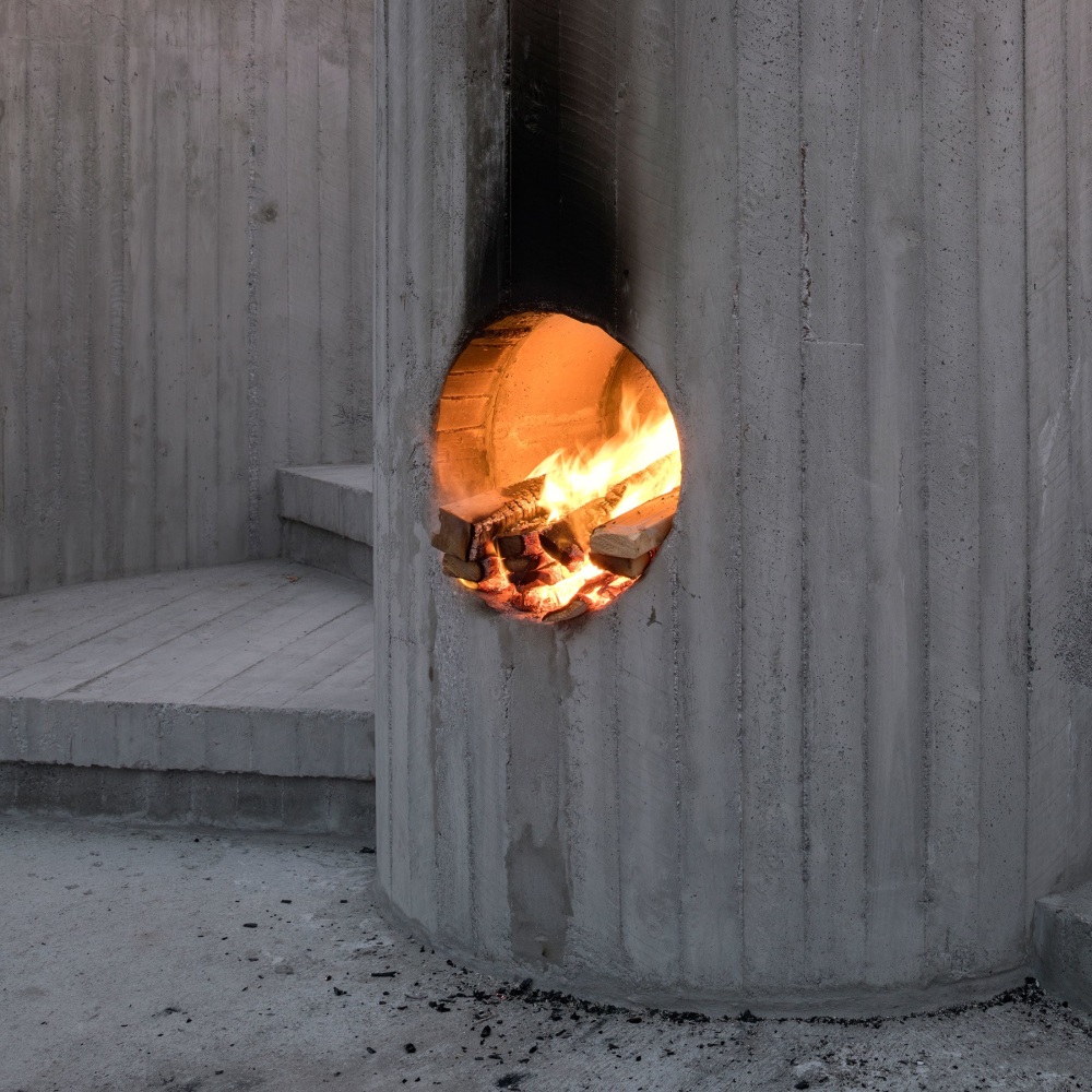 Oscar Tuazon
Burn the Formwork (Fire Building), 2017
Detail
Concrete, wood, fire
&amp;copy; Skulptur Projekte 2017, Photo: Henning Rogg