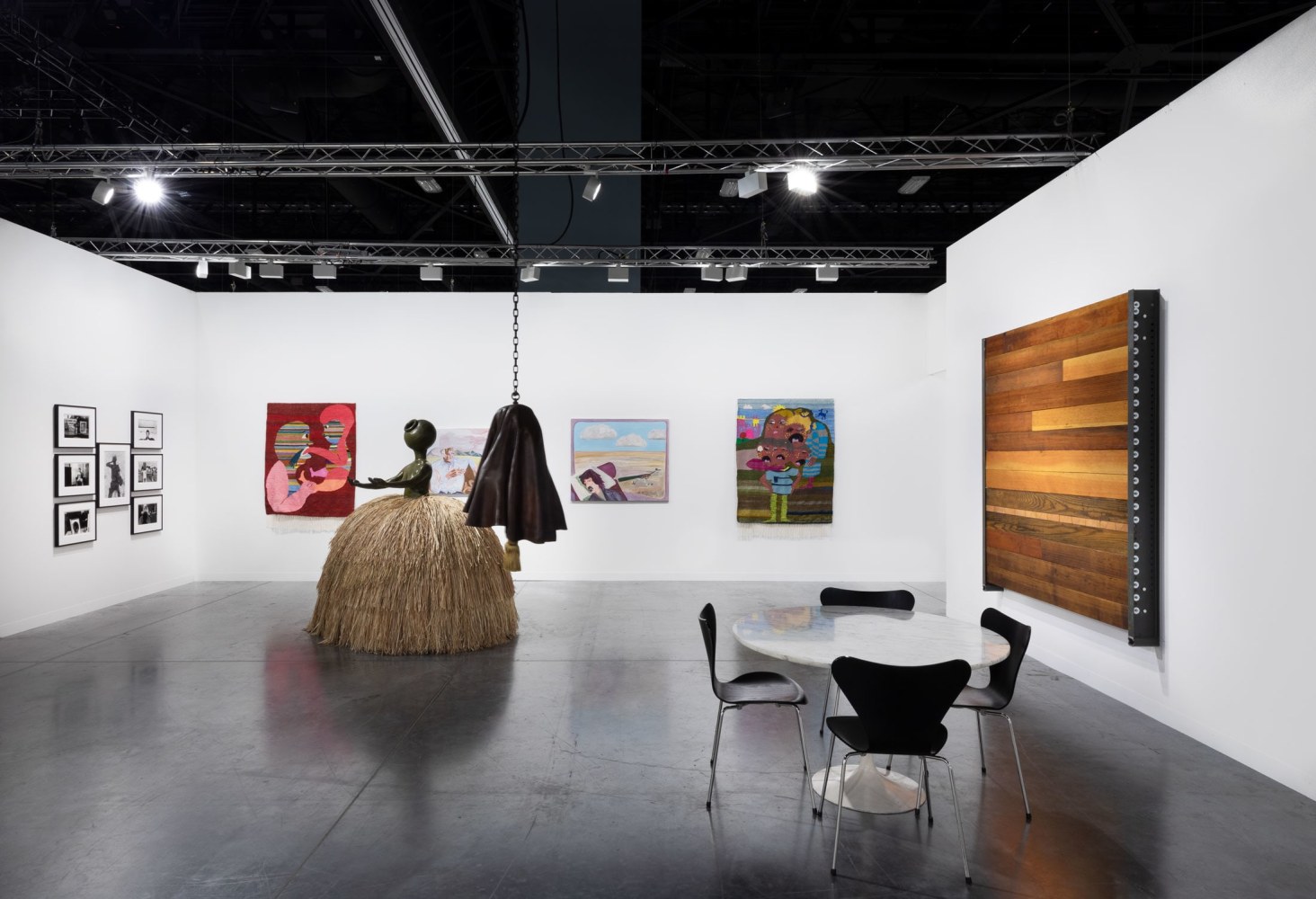Luhring Augustine

Art Basel Miami Beach, Booth E13

Installation view

2019