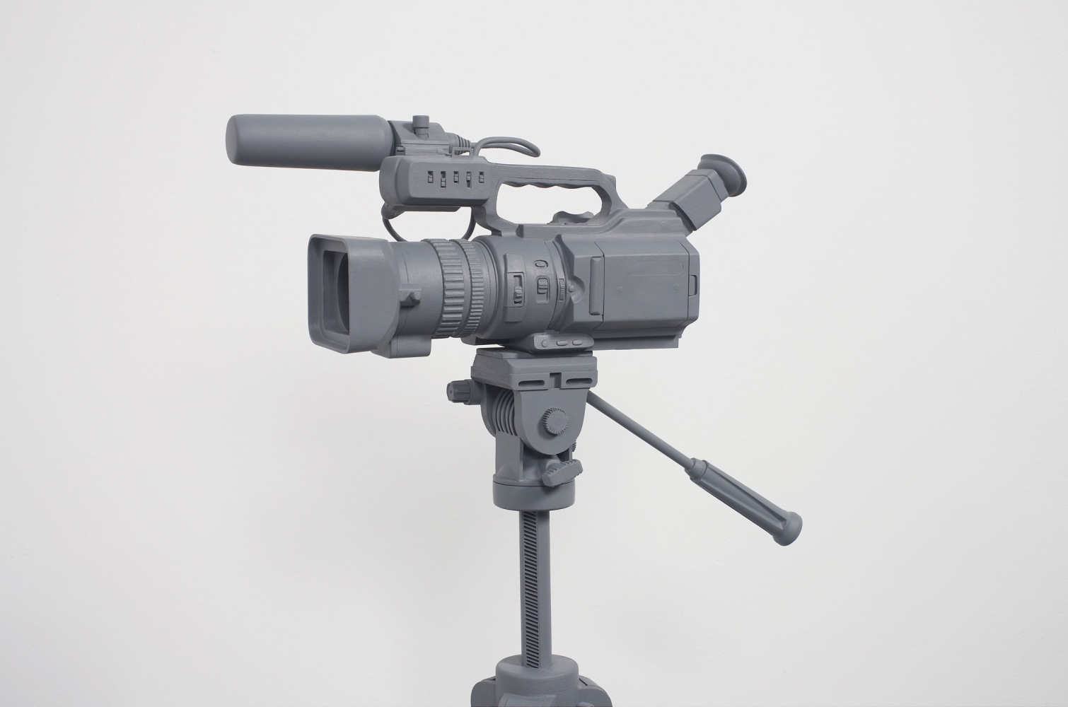Tom Friedman

Untitled (video camera), 2012
Wood and paint
63 1/2 x 44 1/2 x 44 1/2 inches
(161.29 x 113.03 x 113.03 cm)