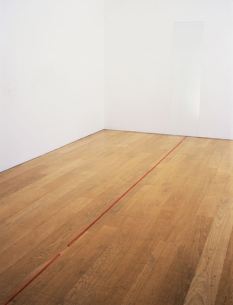 Lucia Nogueira
Needle, 1995
Glass, silicon piping
83 7/8 x 20 7/8 x 354 3/8 inches
(213 x 53 x 900 cm)