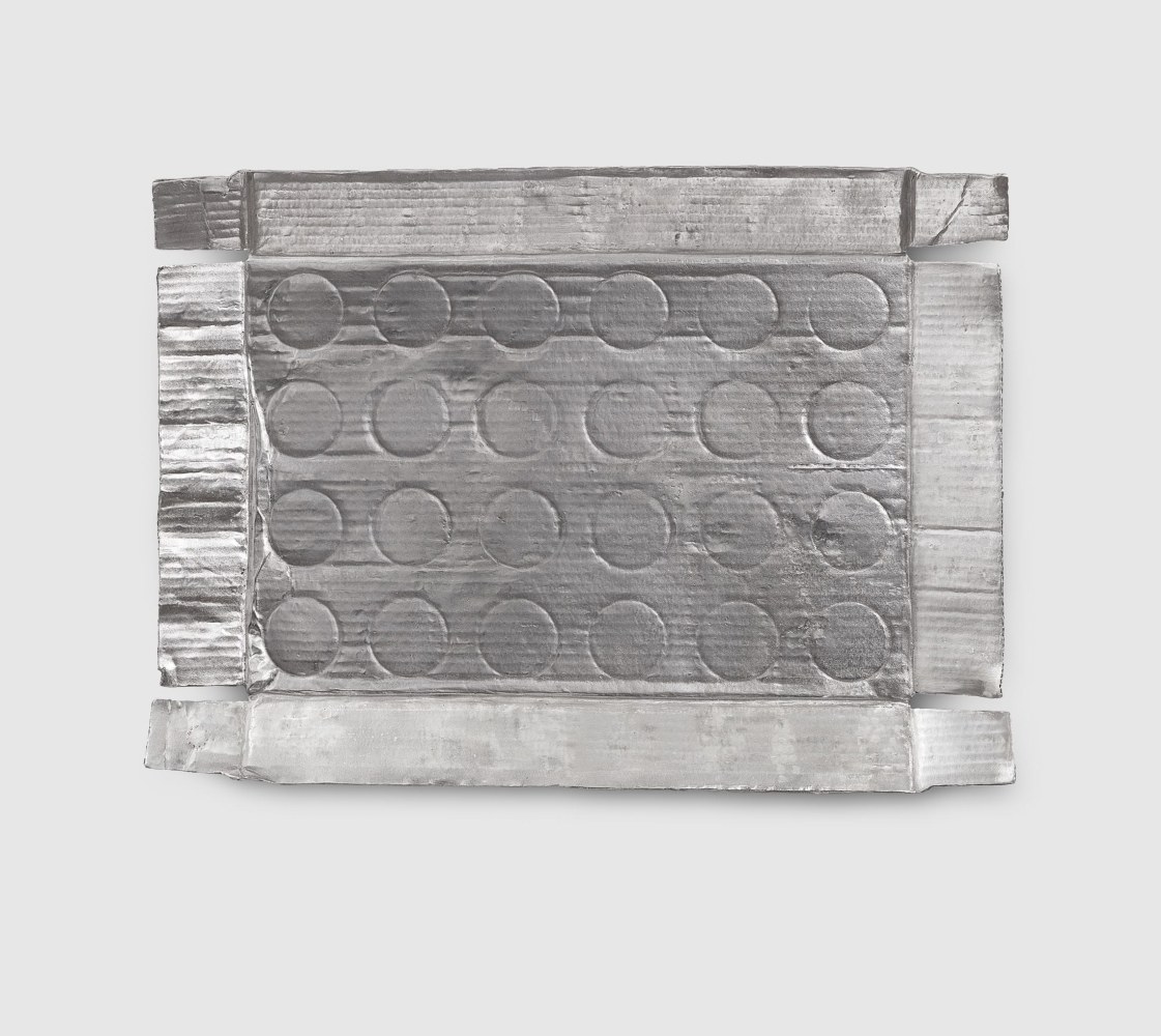 Rachel Whiteread
Untitled (Silver Pallet), 2021
Lacquered silver
14 1/8 x 19 3/4 x 1 3/8 inches
(36 x 50 x 3.5 cm)