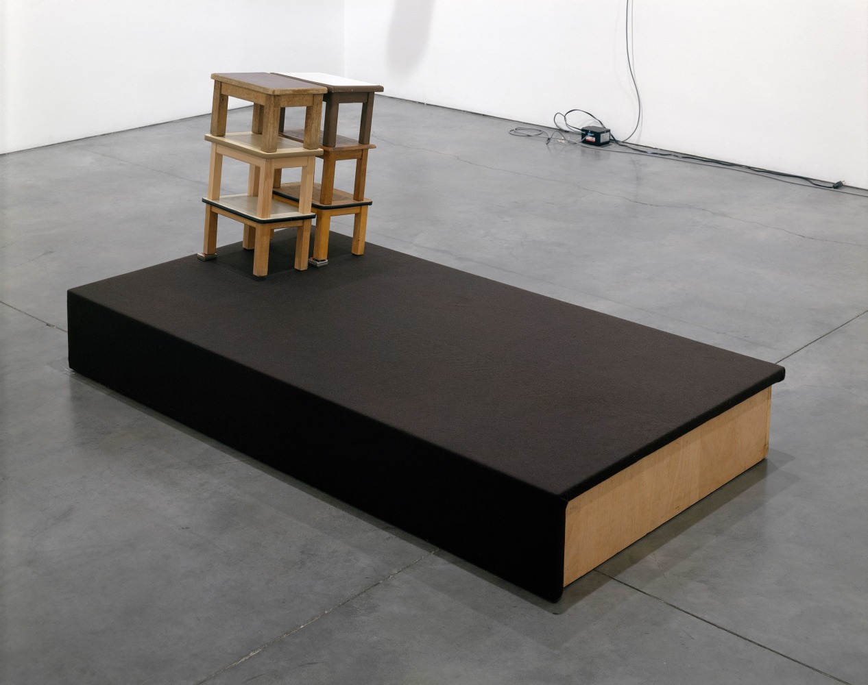 Reinhard Mucha
[Eichen] ex Freren, [2009], 1984
Wood, felt, metal, PVC, Linoleum, Formica
34 3/4 x 75 1/4 x 38 3/4 inches
(88 x 191 x 98.5 cm)