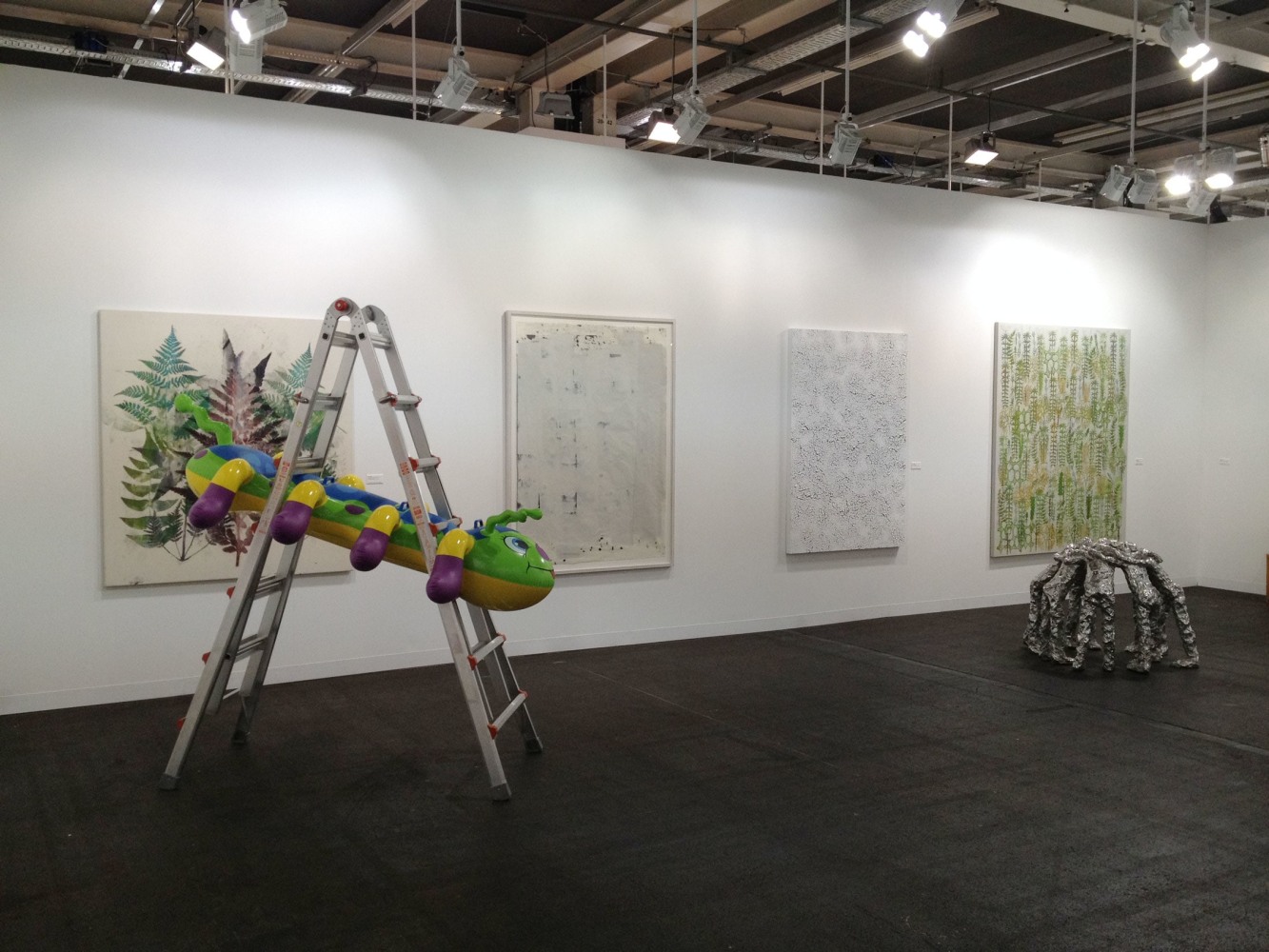 Luhring Augustine

Art Basel, Booth E13

Installation view

2014