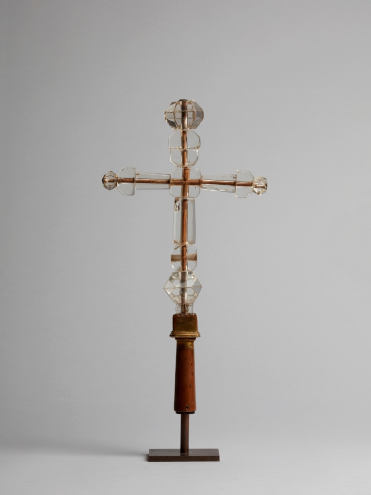 A rock crystal processional cross, c. 1300
Spain, Catalonia
Gilded in copper and polished rock crystal over an iron core
14 1/8 x 7 5/8 inches
(36 x 19.5 cm)
17 x 7 5/8 inches (including base)
(43 x 19.5 cm)