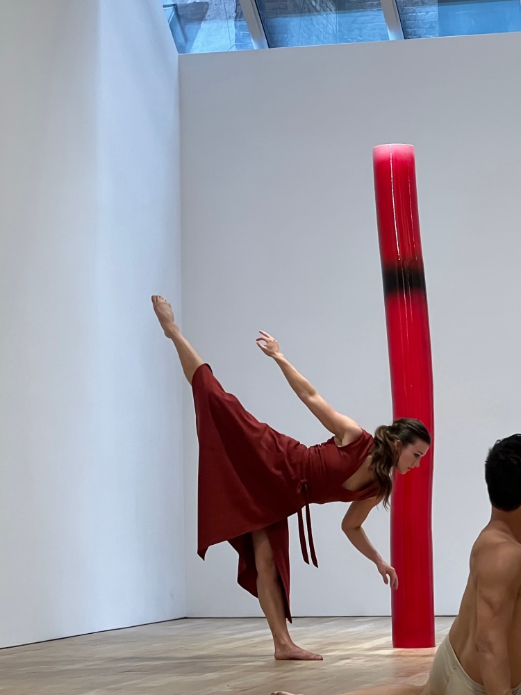 Mark Handforth: Half-Sleep-City, installation at Luhring Augustine Tribeca, New York (2023).
Battery Dance Dancers: Sarah Housepian, Vivake Khamsingsavath, Jillian Linkowski, Amy Saunder and Razvan Stoian.
Courtesy of the artist and Luhring Augustine, New York.
Photo: Violet Handforth