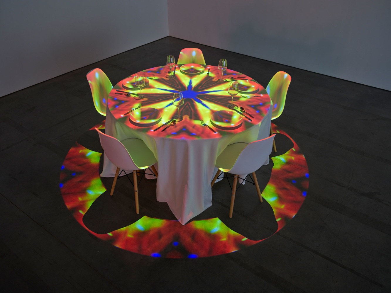 Pipilotti Rist
Streichelnder Nachtmahl Kreis 25 Knickerbocker Ave (Caressing Dinner Circle 25 Knickerbocker Ave), 2020
Video Installation for a round table, silent
Dimensions variable
From the&amp;nbsp;Caressing Dinner Circle Family