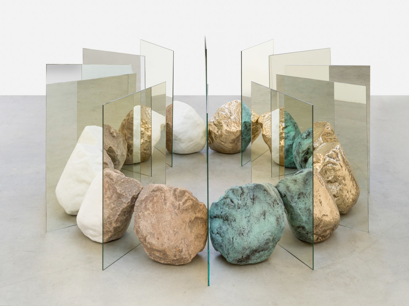 Alicja Kwade

Steinkreis

2020

Bronze, marble, stone, mirror

38 1/8 x 87 3/8 x 87 3/8 inches (97 x 222 x 222 cm)

AKW 712

&amp;nbsp;