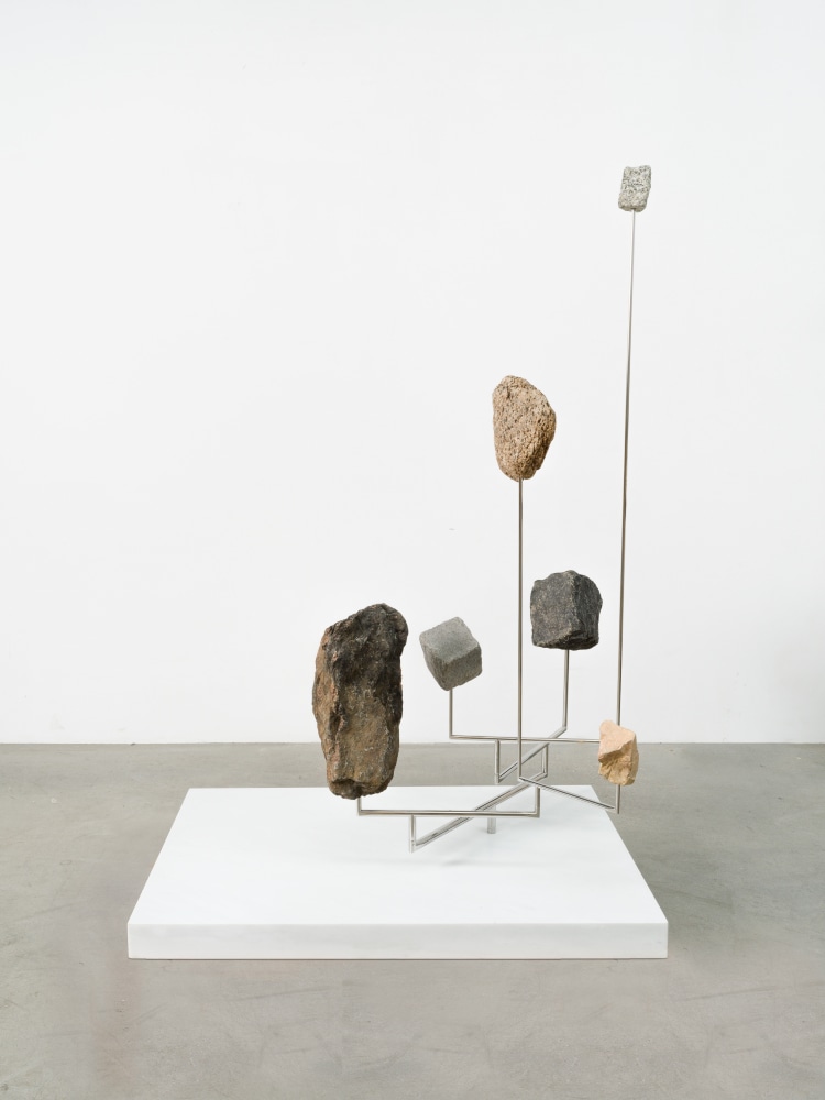 Alicja Kwade

Reversed skies

2022

Mirror polished stainless steel, stones

63 x 35 5/8 x 31 inches (160.5 x 90.5 x 78.6 cm)

AKW 875&amp;nbsp;

&amp;euro;85,000