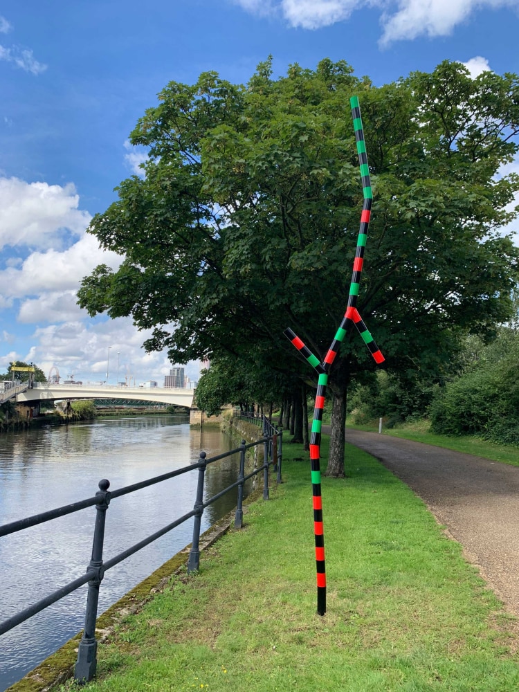 Eva Rothschild

Living Spring

2011

painted steel

162 1/2 x 35 1/2x 15 3/4 inches (413 x 90 x 40 cm)

Edition&amp;nbsp;of 3, with 1 AP

ER 100

Installation view: The Line, River Lea at Bow Locks, London, 2021.

Photo:&amp;nbsp;Andrea-Capello

&amp;nbsp;

&amp;nbsp;