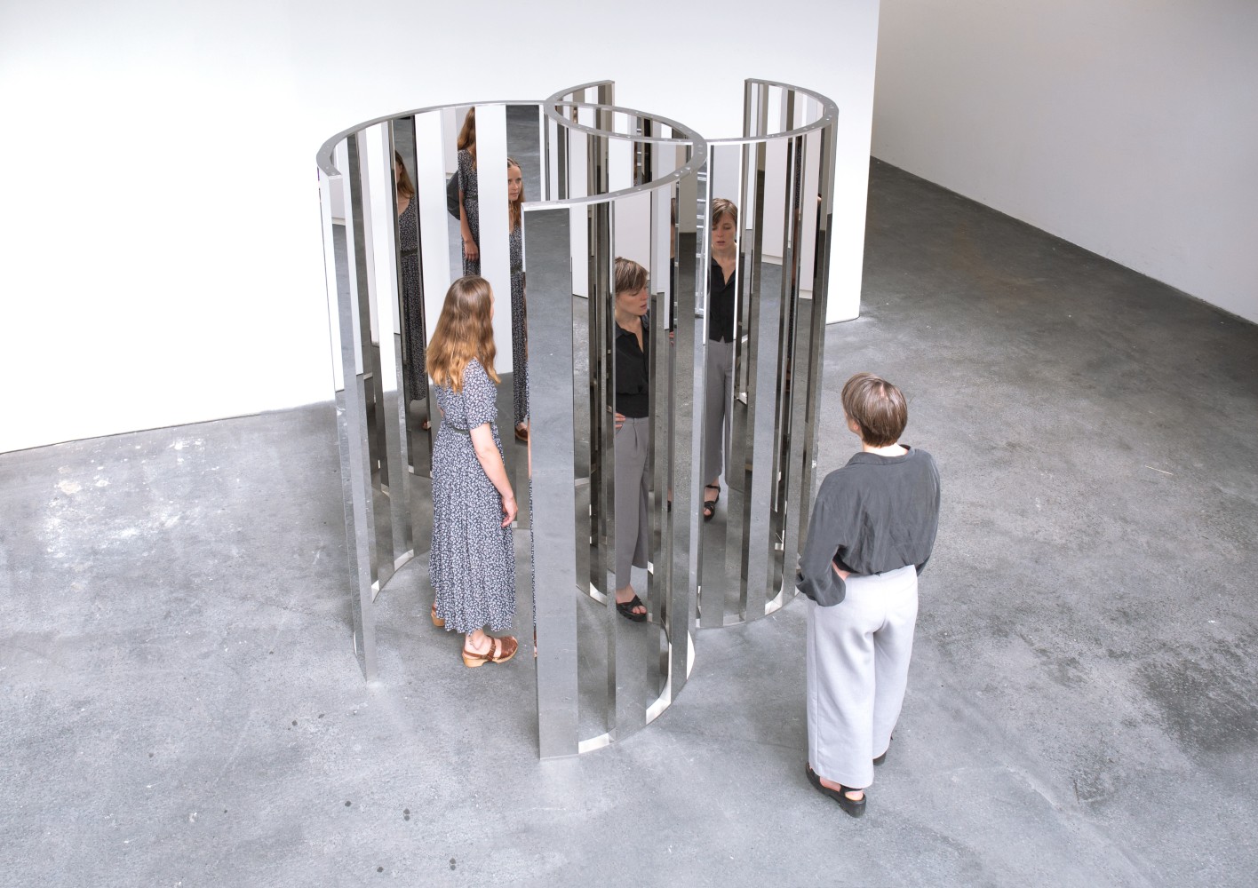 Jeppe Hein

Intersecting Circles

2019

High polished stainless steel

87 3/8 x 85 x 70 inches (222 x 216 x 178 cm)

Edition&amp;nbsp;of 3, with 2 AP

JH 525

&amp;nbsp;

INQUIRE
