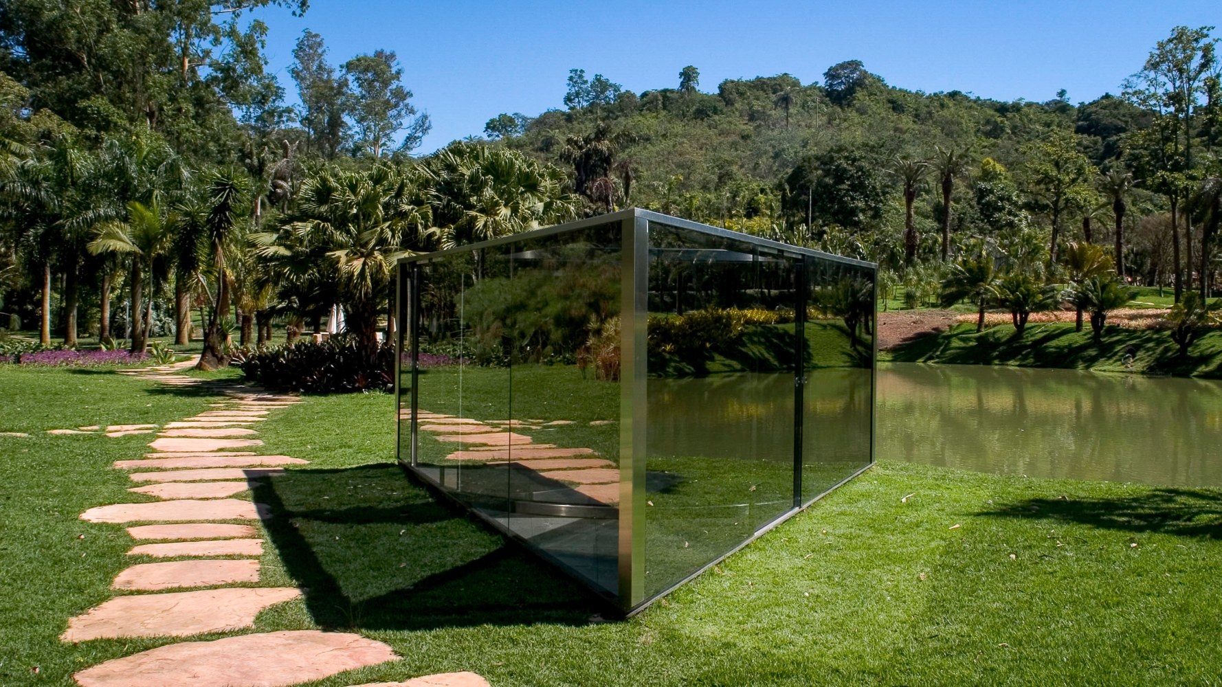 Dan Graham,&amp;nbsp;Bisected triangle, Interior curve,&amp;nbsp;2002

Courtesy Inhotim Institute Collection, Brumadinho, Brazil.&amp;nbsp;Photo: Pedro Motta

&amp;nbsp;

INQUIRE