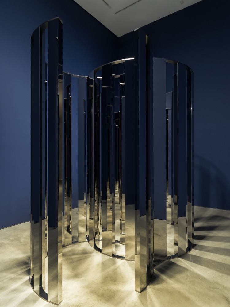 Jeppe Hein

Intersecting Circles

2019

High polished stainless steel

87 3/8 x 85 x 70 inches (222 x 216 x 178 cm)

Edition&amp;nbsp;of 3, with 2 AP

JH 525

&amp;nbsp;

INQUIRE