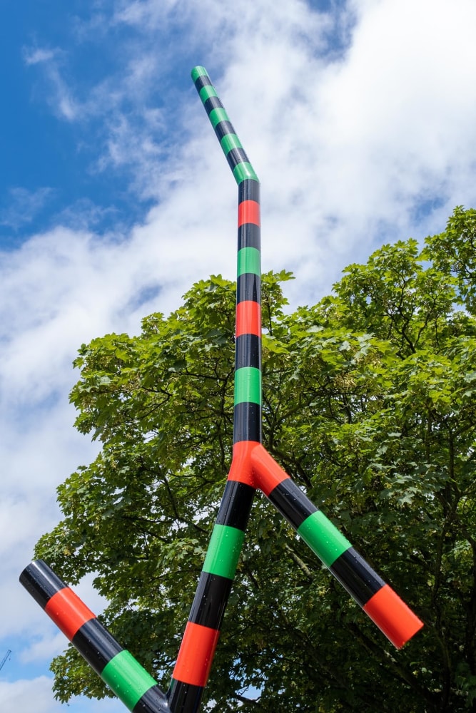 Eva Rothschild

Living Spring

2011

painted steel

162 1/2 x 35 1/2x 15 3/4 inches (413 x 90 x 40 cm)

Edition&amp;nbsp;of 3, with 1 AP

ER 100

Installation view: The Line, River Lea at Bow Locks, London, 2021.

Photo:&amp;nbsp;Andrea-Capello

&amp;nbsp;

&amp;nbsp;