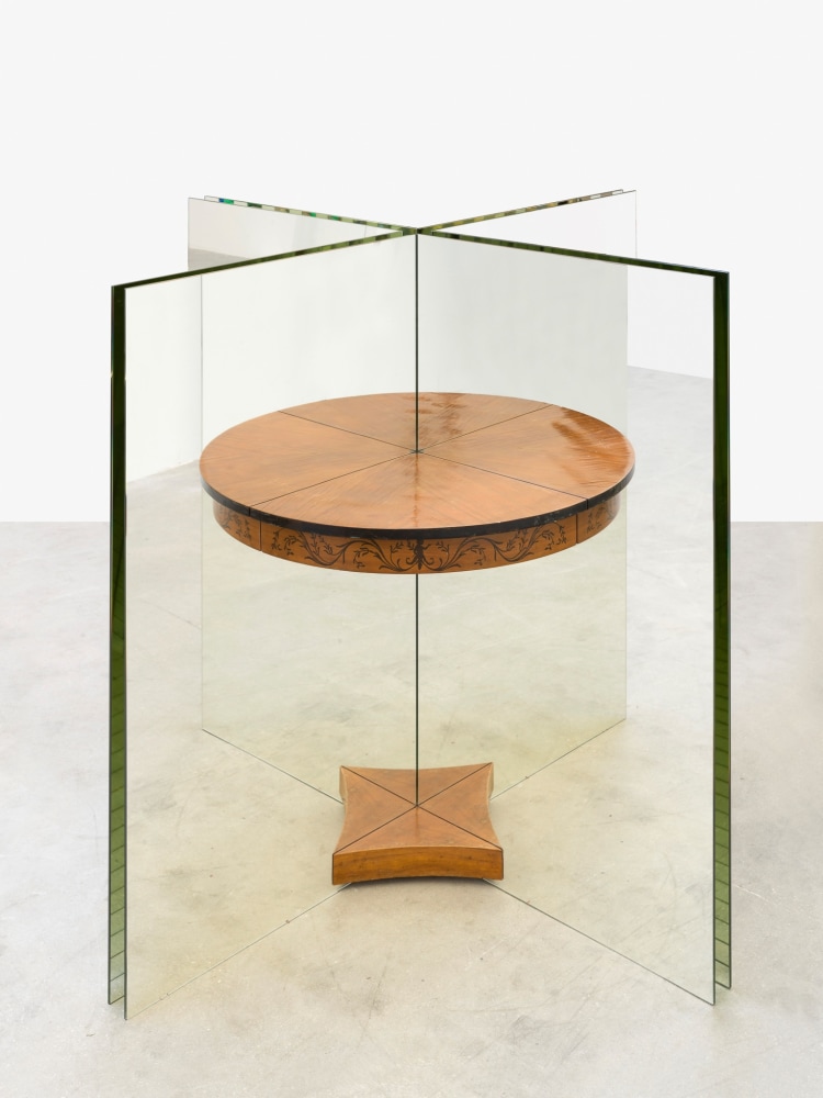 Alicja Kwade

Ein Tisch ist ein Bild

2019

Found wooden table, mirror

46 1/8 x 54 1/8 x 54 1/8 inches (117 x 137.5 x 137.5 cm)

Unique

AKW 672

&amp;nbsp;

INQUIRE

&amp;nbsp;

A Table Is A Table by&amp;nbsp;Peter Bichsel