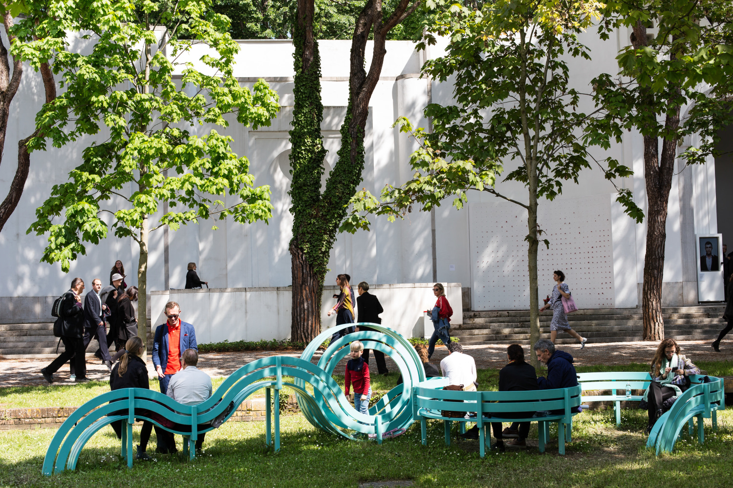 Jeppe Hein

Modified Social Bench for Venice #04

2019

Powder coated aluminum

59 1/2 x 308 5/8 x 132 5/8 inches (151 x 784 x 337 cm)

Edition&amp;nbsp;of 3, with 2 AP

JH 520

&amp;nbsp;

INQUIRE