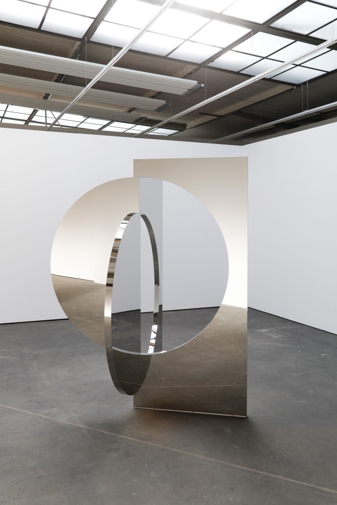 Jeppe Hein

Circle Geometric Mirrors

2022

Aluminum, stainless steel, high polished stainless steel (super mirror)

82 5/8 x 67 x 67 inches (210 x 170 x 170 cm)

Edition of 3, with 2 AP

JH 658

&amp;euro;160,000