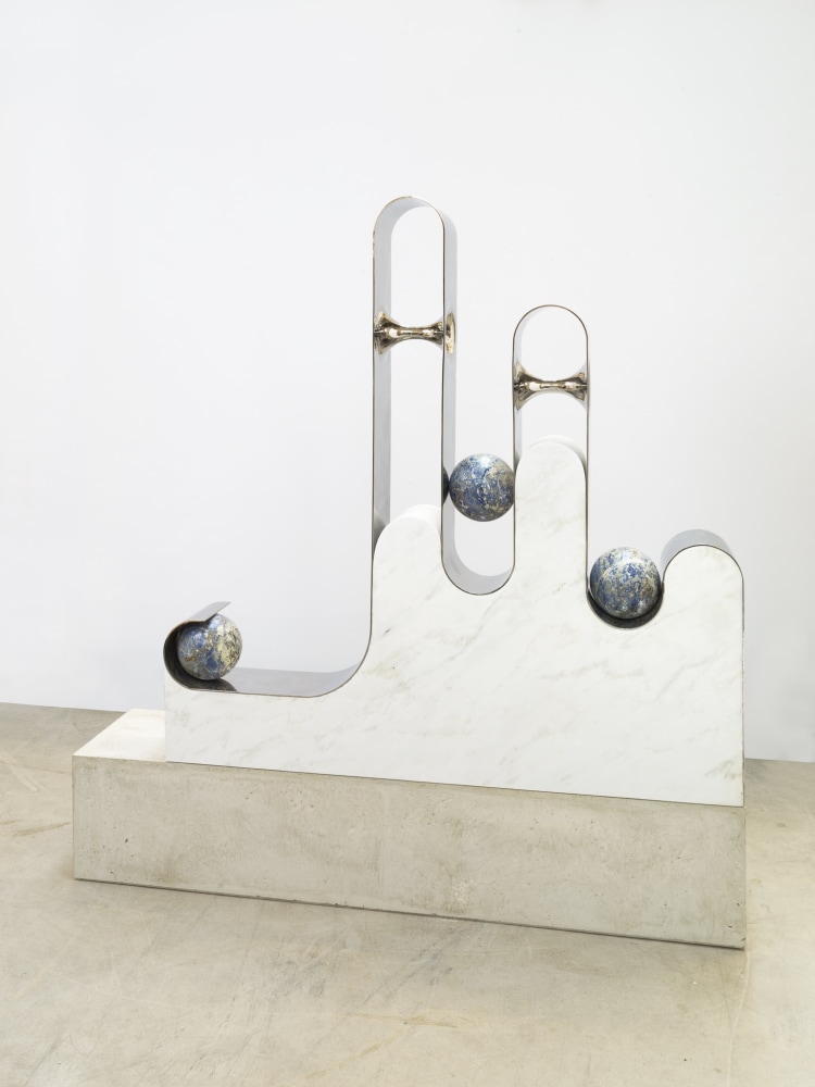 Alicja Kwade

Continuum

2023

Stainless steel, marble

58 x 56 x 11 3/4 inches (147.6 x 142.5 x 30 cm)

Unique

AKW 918

&amp;euro;85,000