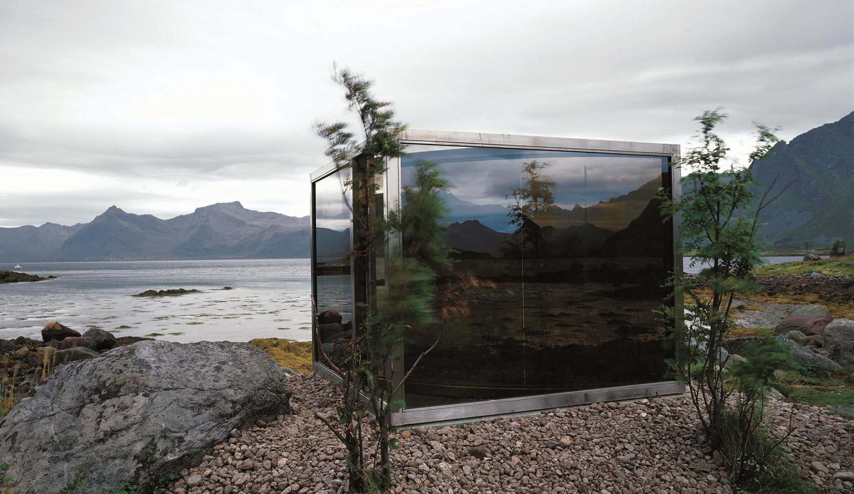 Dan Graham, Untitled, 1996
Two-way mirror construction, stainless steel
Artscape Nordland,&amp;nbsp;Lofoten Archipelago, Norway

&amp;nbsp;

INQUIRE





