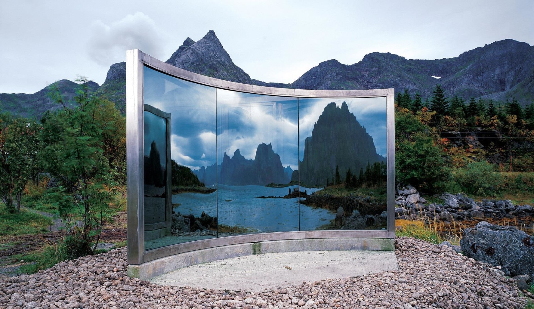 Dan Graham, Untitled, 1996
Two-way mirror construction, stainless steel
Artscape Nordland,&amp;nbsp;Lofoten Archipelago, Norway

&amp;nbsp;

INQUIRE





