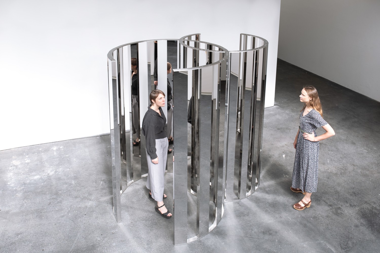 Jeppe Hein

Intersecting Circles

2019

High polished stainless steel

87 3/8 x 85 x 70 inches (222 x 216 x 178 cm)

Edition&amp;nbsp;of 3, with 2 AP

JH 525

&amp;nbsp;

INQUIRE