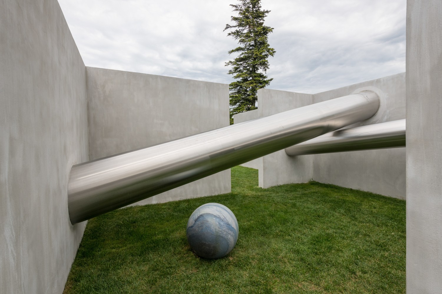 Alicja Kwade
TunnelTeller, 2018
Stainless steel, concrete, natural stone (Macauba azul)
Site specific installation for The Trustees&amp;rsquo; Castle Hill on the Crane Estate
Photo: Peter Vanderwarker Photography