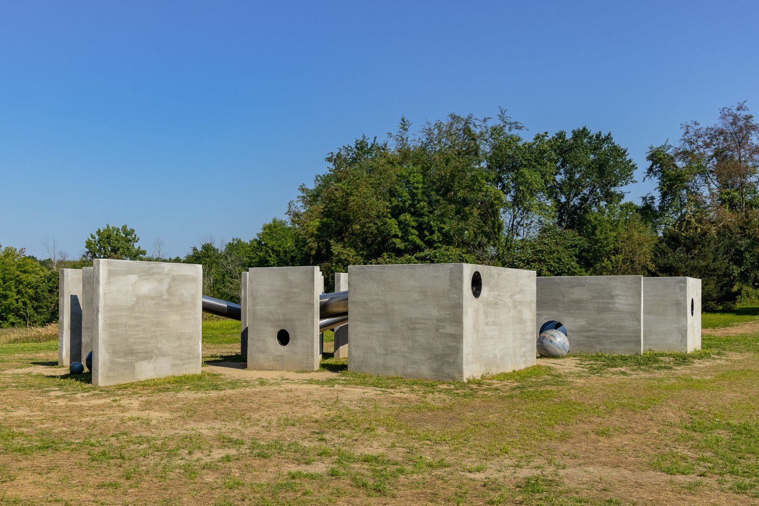 Alicja Kwade,&amp;nbsp;
TunnelTeller, 2018

Stainless steel, concrete, natural stone (Macaubas azul)
Installation view: Art Omi, Ghent, NY, 2021
Photo: Alon Koppel

&amp;nbsp;

&amp;nbsp;






