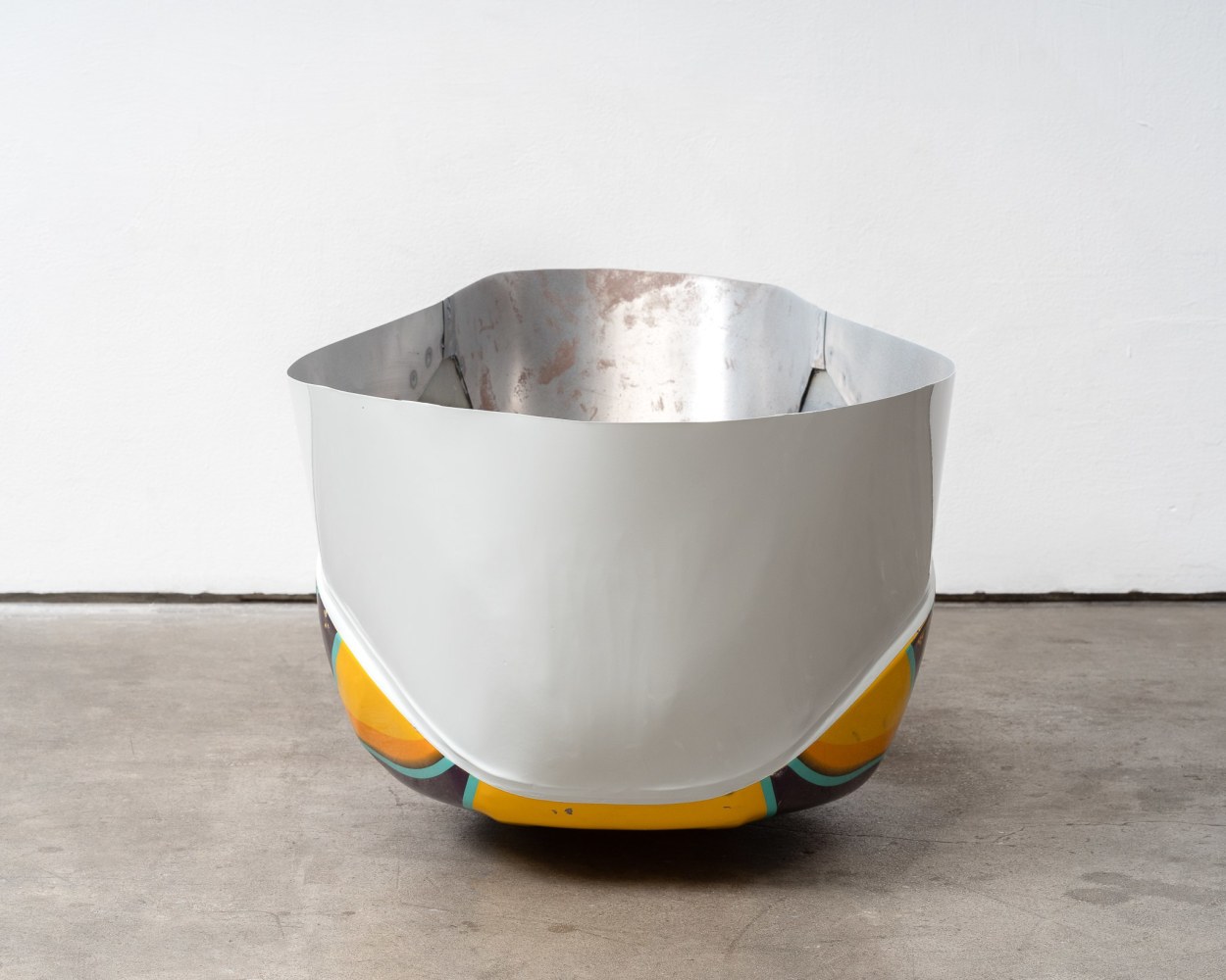 Elad Lassry

Untitled (Carrier, Yellow)

2019

Welded and painted steel

32 1/4 x 19 1/2 x 15 inches (81.9 x 49.5 x 38.1 cm)

Unique

EL 514

$35,000

&amp;nbsp;

INQUIRE