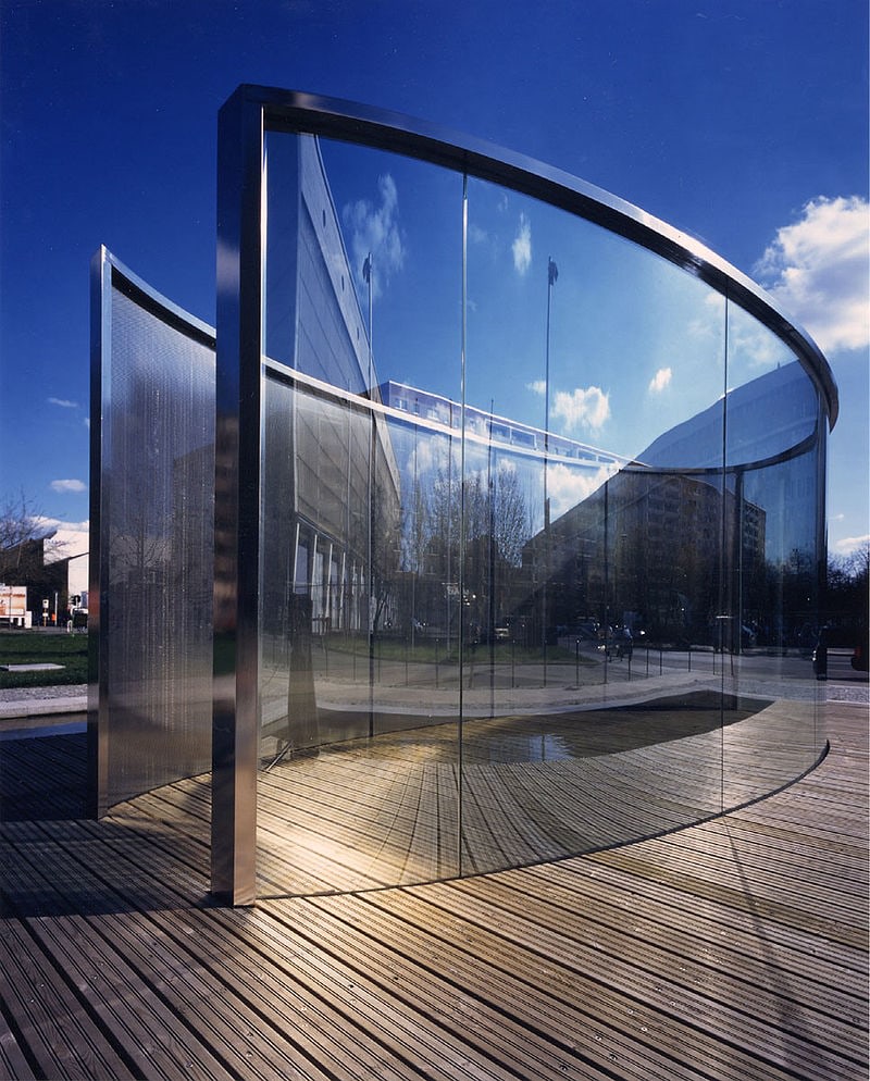 Dan Graham

Pavilion

1996

Installation view: K&amp;ouml;penicker Stra&amp;szlig;e, Berlin