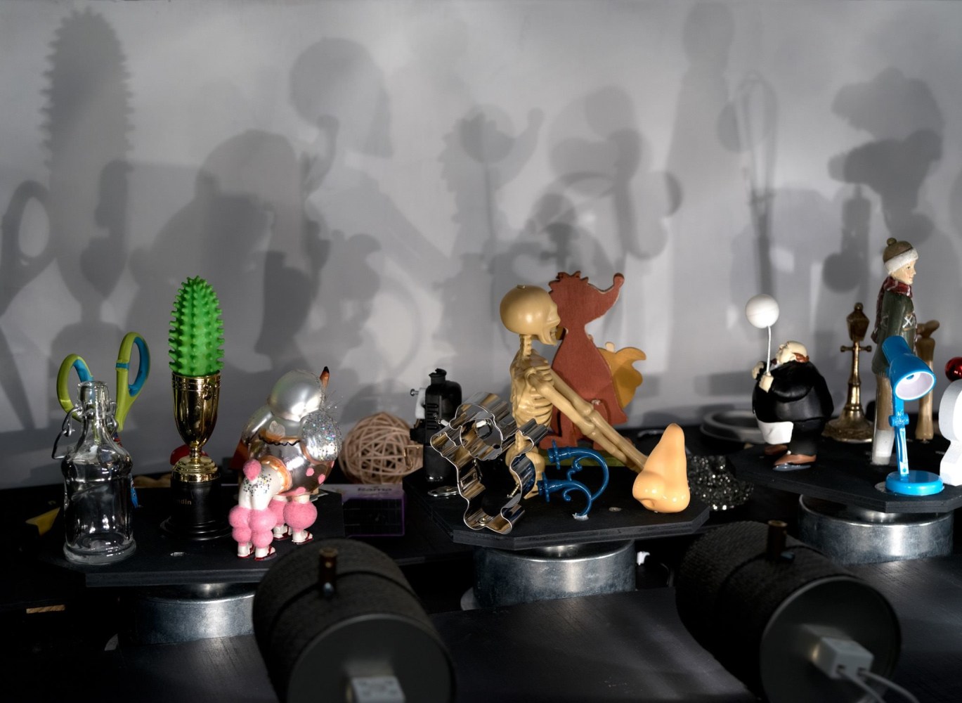 Hans-Peter Feldmann

Pocket Shadow Play

4 mechanical rotating discs on wood desk, lamps, various objects

52 1/2 x 40 1/2 x 32 inches (133 x 102.5 x 81.5 cm)

HPF 444

&amp;nbsp;

INQUIRE