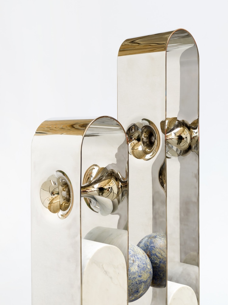 Alicja Kwade

Continuum

2023

Stainless steel, marble

58 x 56 x 11 3/4 inches (147.6 x 142.5 x 30 cm)

Unique

AKW 918

&amp;euro;85,000