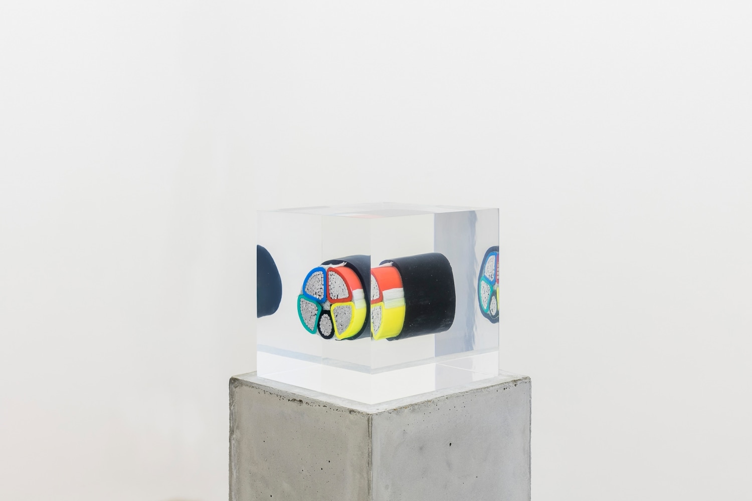 Nina Canell

Brief Syllable (Heavy)

2016

Subterranean cable, acrylic, concrete

44 1/2 x 6 3/8 x 6 3/8 inches (113 x 16 x 16 cm)

acrylic block: 5 1/8 x 5 1/8 x 5 1/8 inches (13 x 13 x 13 cm)

NC 130

&amp;nbsp;

INQUIRE