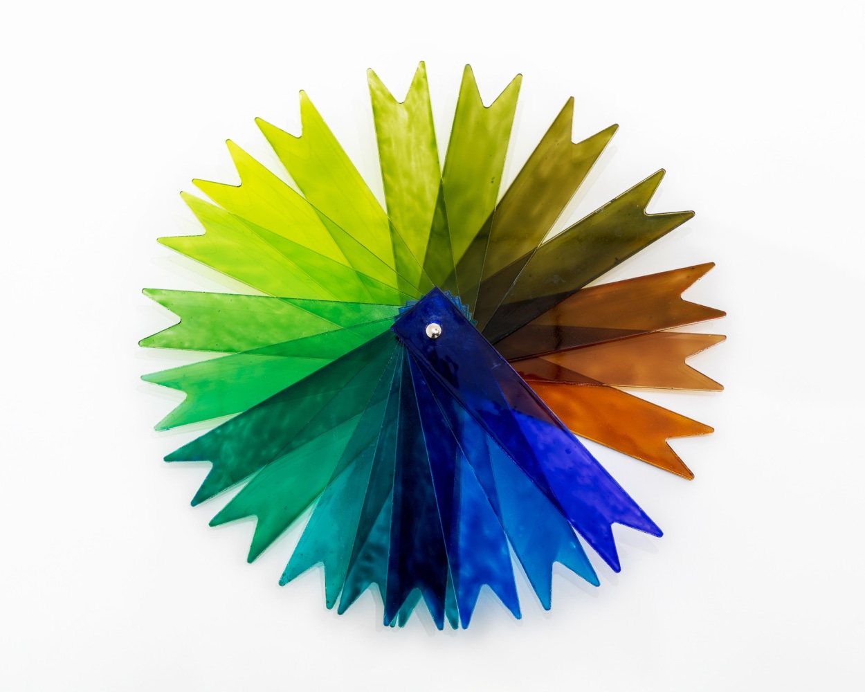 Marina Pinsky

Plein Air (Forel-Ule Scale Fan)

2021

Waterjet-cut glass, glass paint, steel attachment

2 3/4 x 15 3/8 x 8 5/8 inches (7 x 39 x 22 cm)

MPI 255





