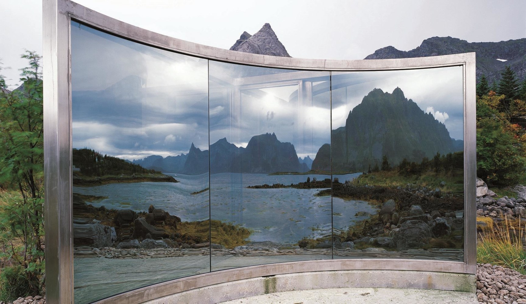 Dan Graham, Untitled, 1996
Two-way mirror construction, stainless steel
Artscape Nordland,&amp;nbsp;Lofoten Archipelago, Norway

&amp;nbsp;

INQUIRE





