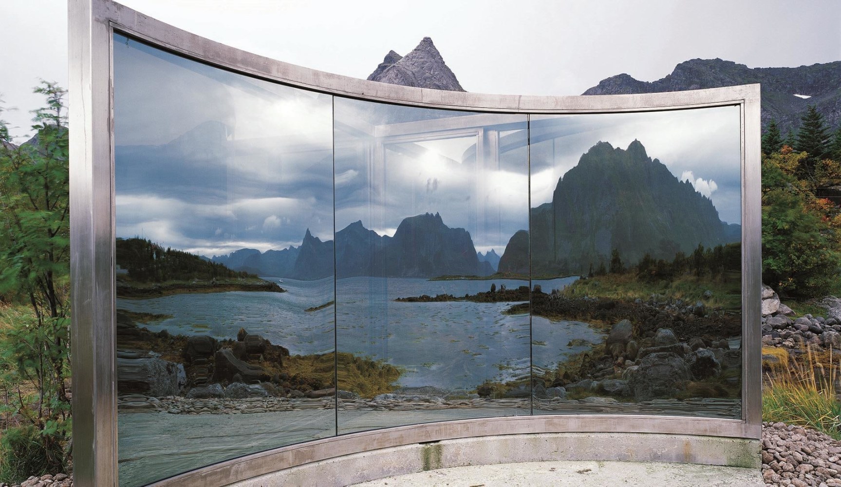 Dan Graham, Untitled, 1996
Two-way mirror construction, stainless steel
Artscape Nordland,&amp;nbsp;Lofoten Archipelago, Norway

&amp;nbsp;

INQUIRE





