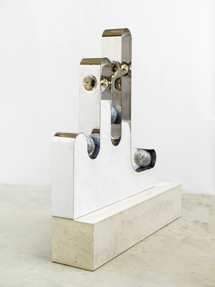 Alicja Kwade

Continuum

2023

Stainless steel, marble

58 x 56 x 11 3/4 inches (147.6 x 142.5 x 30 cm)

Unique

AKW 918

&amp;euro;85,000
