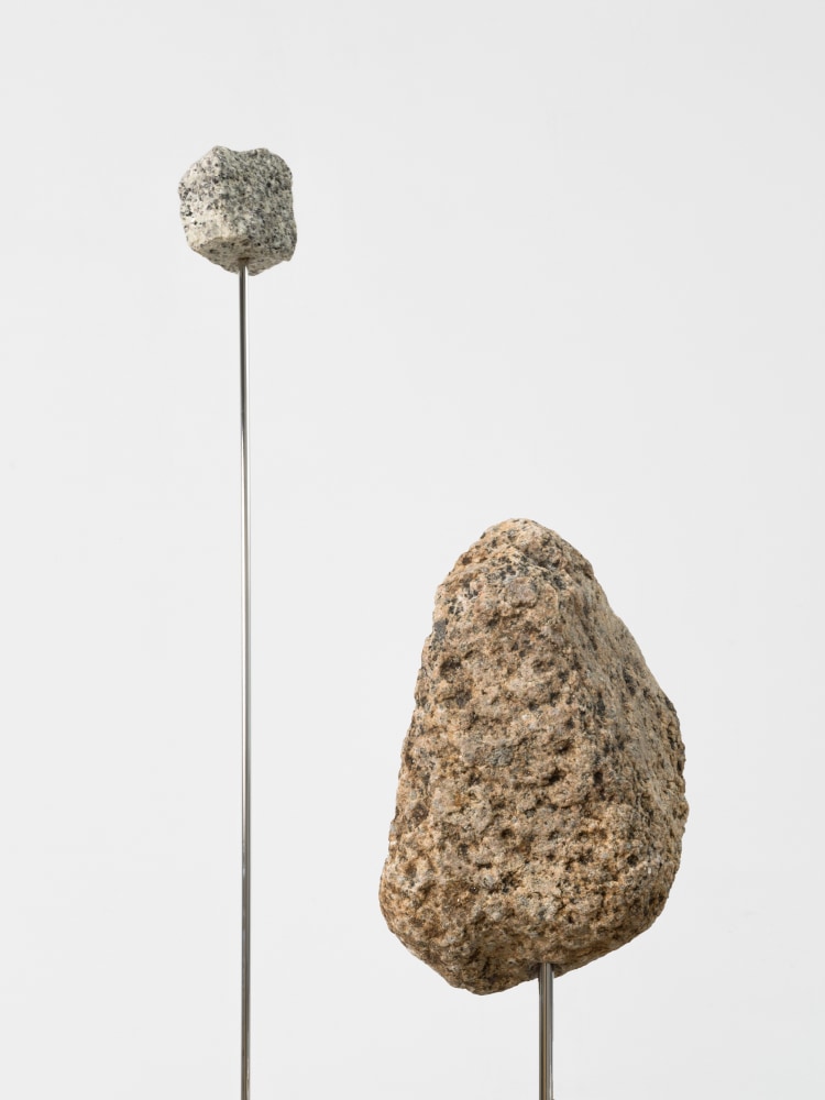 Alicja Kwade

Reversed skies

2022

Mirror polished stainless steel, stones

63 x 35 5/8 x 31 inches (160.5 x 90.5 x 78.6 cm)

AKW 875&amp;nbsp;

&amp;euro;85,000
