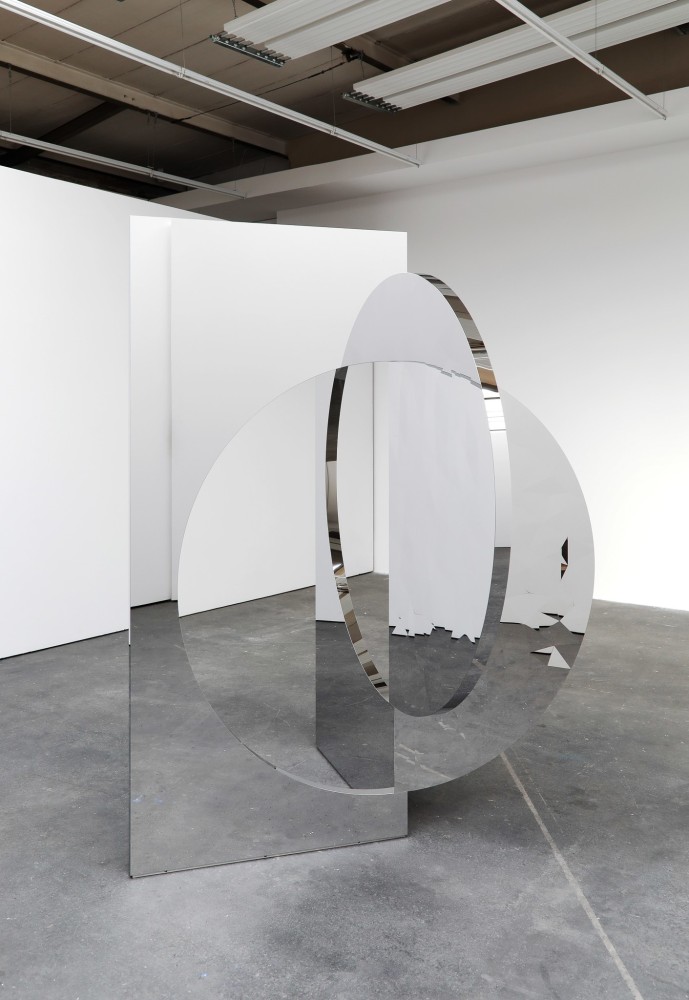 Jeppe Hein

Circle Geometric Mirrors

2022

Aluminum, stainless steel, high polished stainless steel (super mirror)

82 5/8 x 67 x 67 inches (210 x 170 x 170 cm)

Edition of 3, with 2 AP

JH 658

&amp;euro;160,000