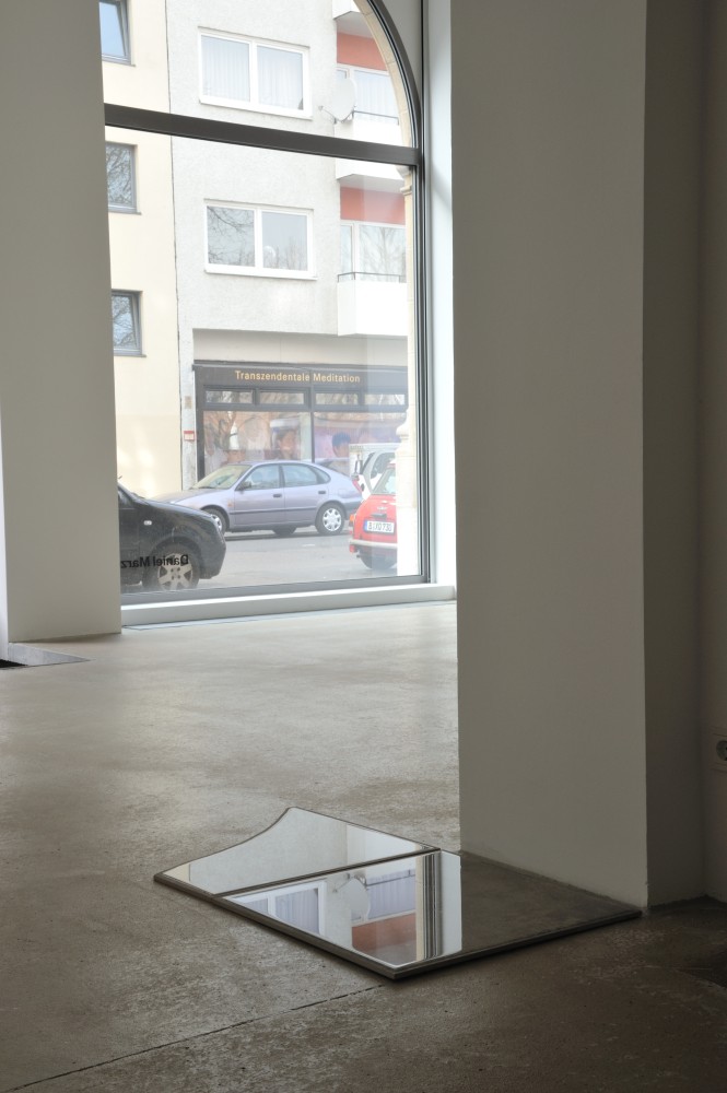 Nina Canell

Days of Inertia

2015

Water, hydrophobic nano-coat, stone tiles

Dimensions variable

NC 132

&amp;nbsp;

INQUIRE