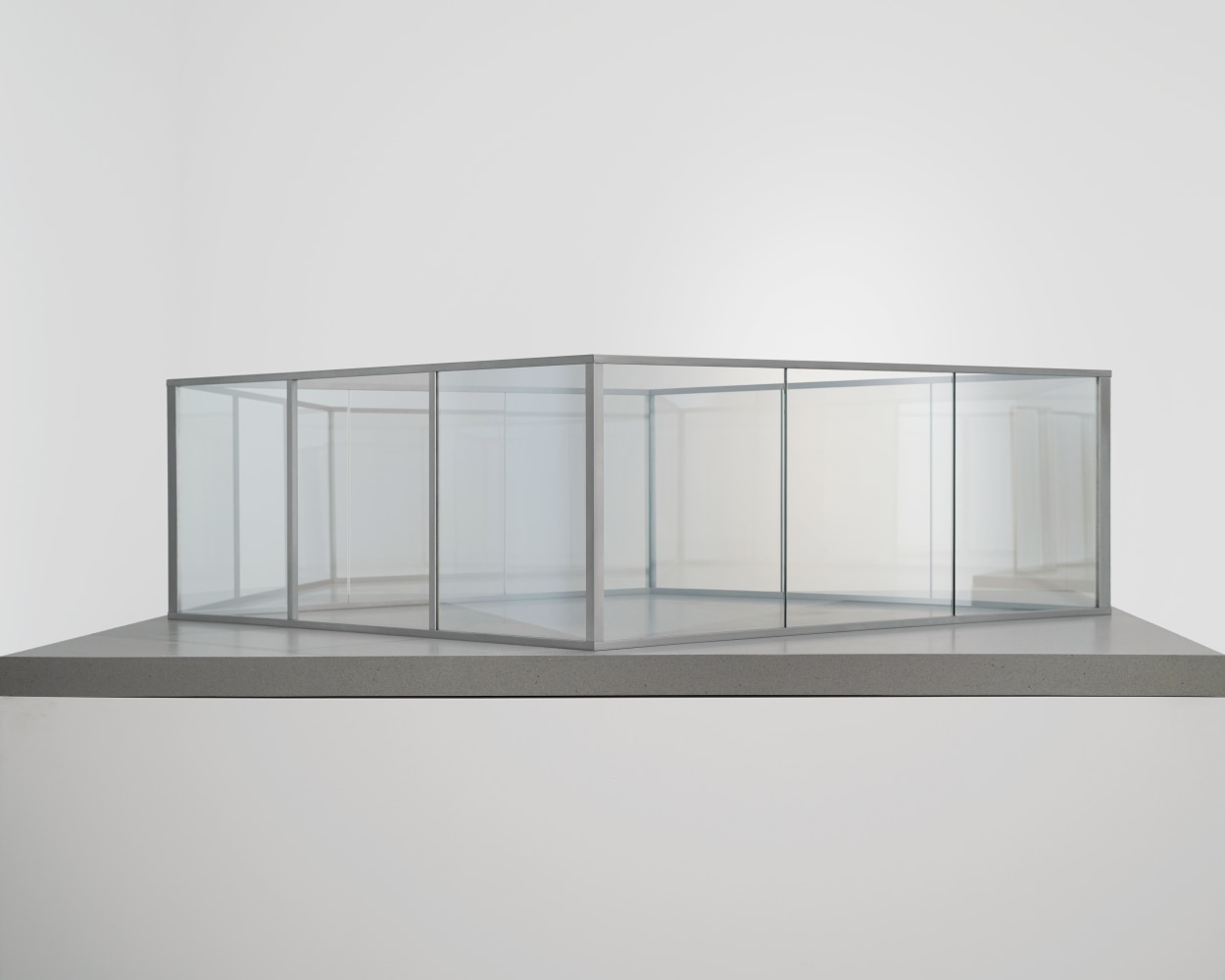 Dan Graham

Fun House / Swimming Pool

2020

2-way mirror glass, aluminum

20 3/8 x 68 7/8 x 41 3/8 inches (49 x 175 x 105 cm)

Edition&amp;nbsp;of 3

DG 106

&amp;nbsp;

INQUIRE